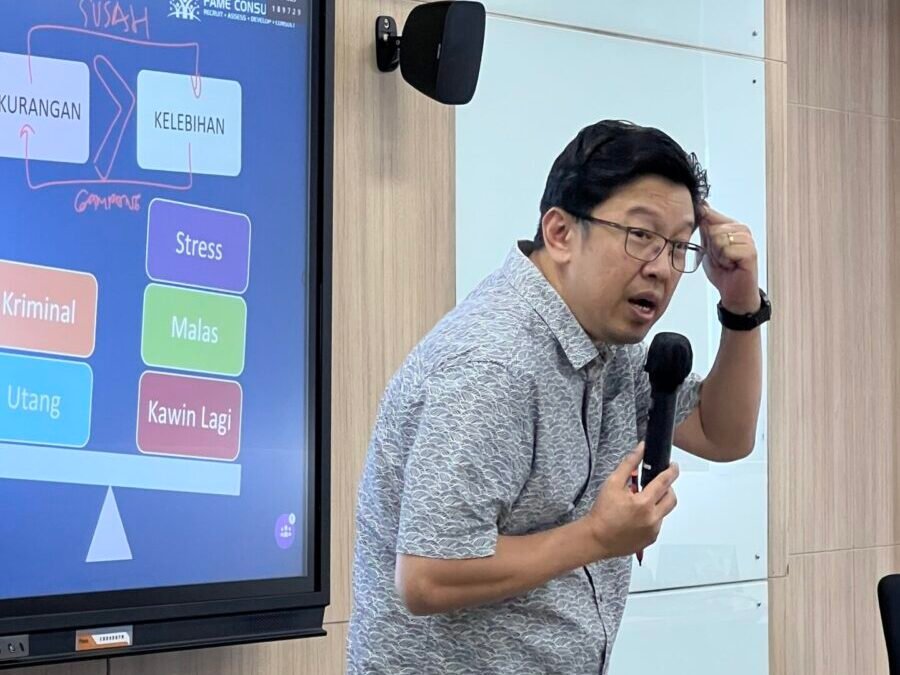 Dokumentasi kegiatan Andreas Hartono, CFP